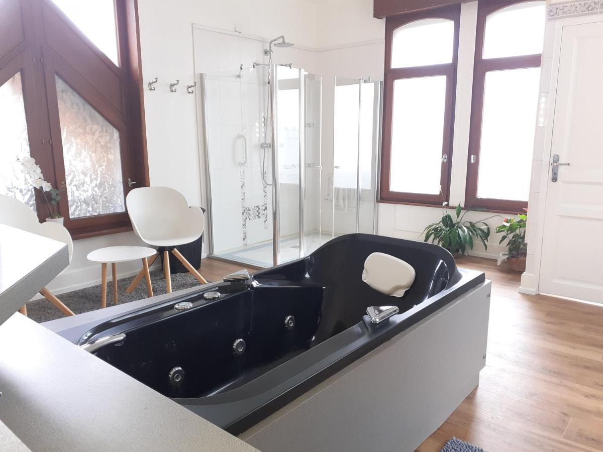 Le Manoir De La Mantille Caudry ภายนอก รูปภาพ